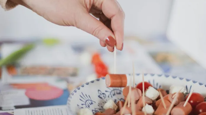 Prehltnuté špáradlo